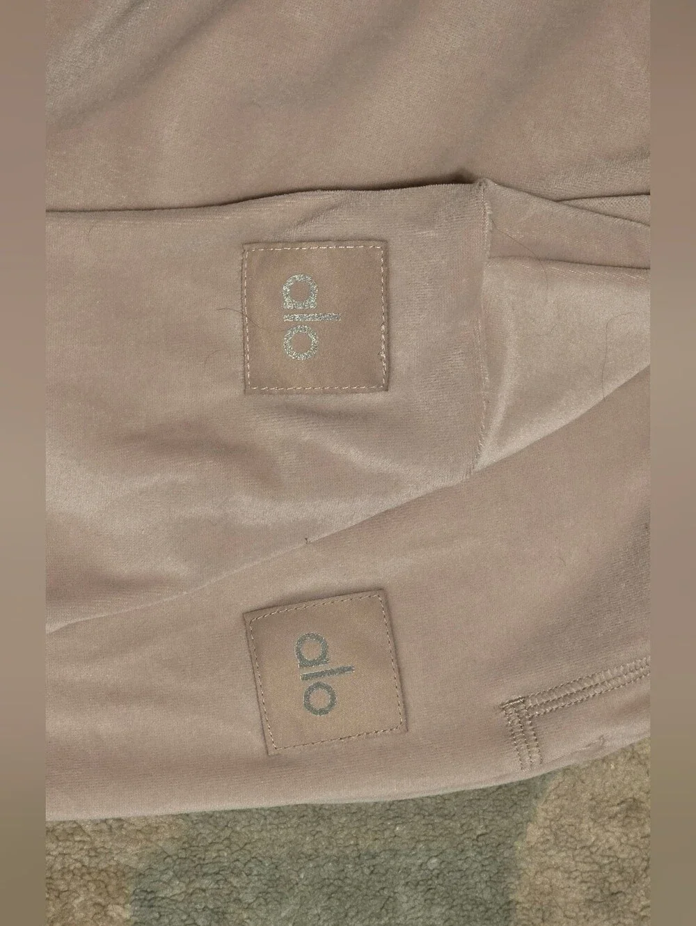 Alo Yoga Velour Glimmer Set. Dusty Pink. Great Conditioned. Plz Read***